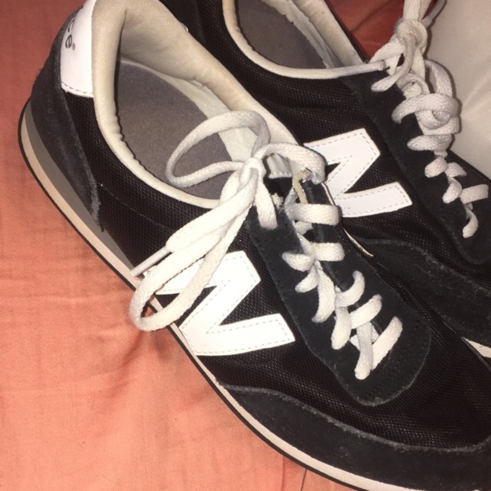 New balance tennis shoes
